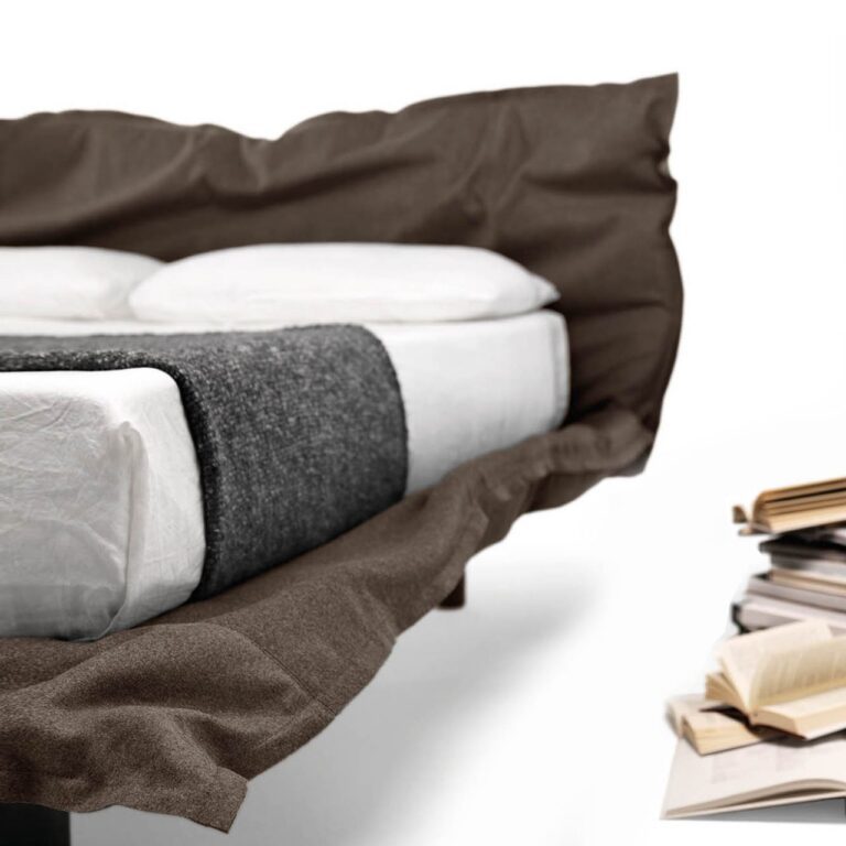 mogg_bed_bighug_4-1280x1280