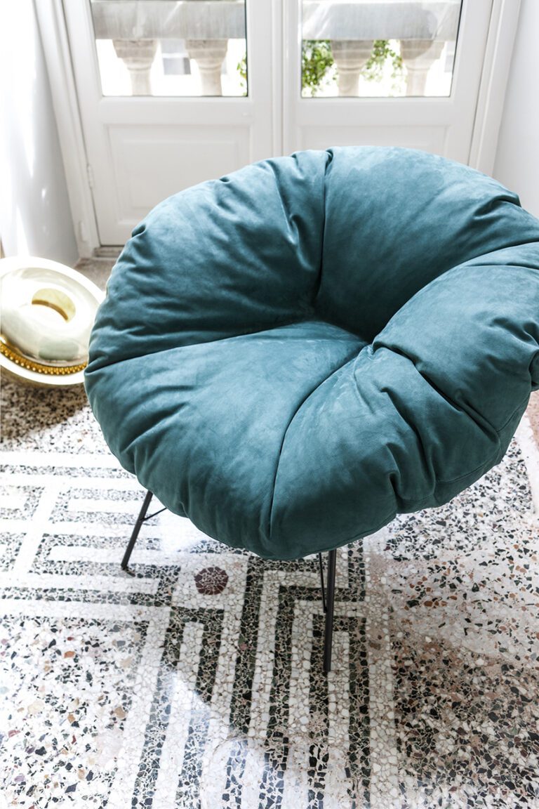 mogg_seats_closer_9