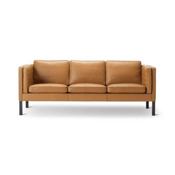 2333-Sofa-3-Personer-Roeget-Eg-Kastanje-Laeder-91-Miljoe2-Fredericia-Furniture-Boerge-Mogensen-Ingvard-Christensen-Moebelhus-Esbjerg-Vejle-Odense-Lyngby_1-350x350