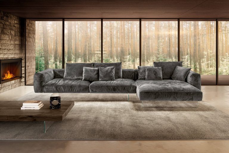 divano-comodo-salotto-con-chaise-longue