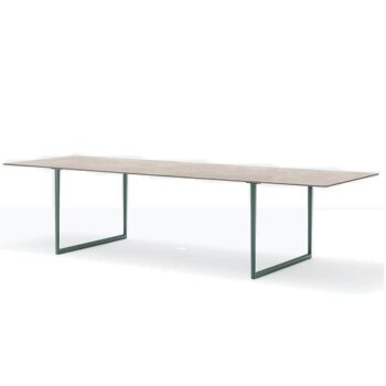 toa table outdoor - שולחן חוץ