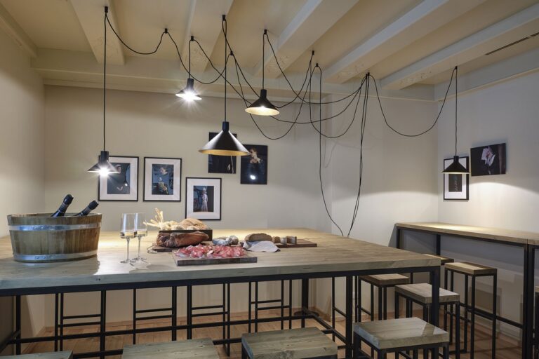 mogg_lamp_cerberina_header_2021-1280x853