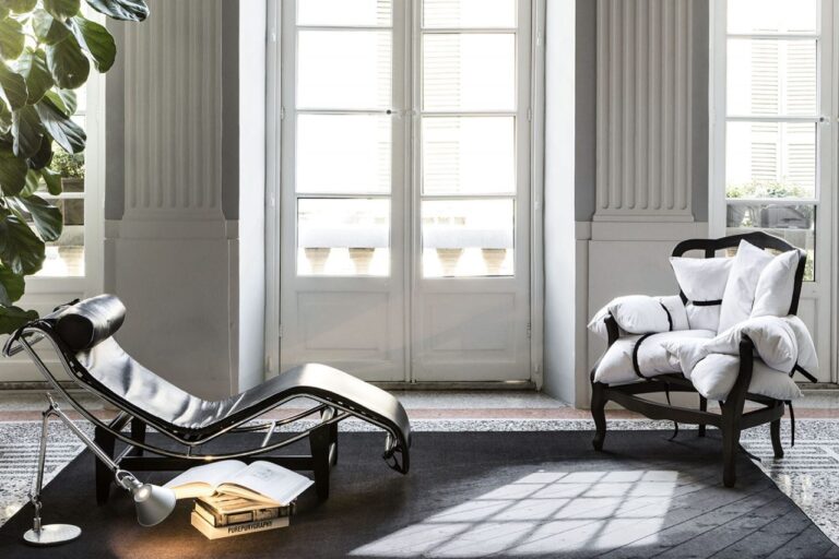 mogg_seats_7pillows_5-1280x853