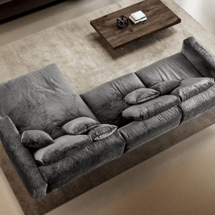 divano-comodo-grigio-con-chaise-longue